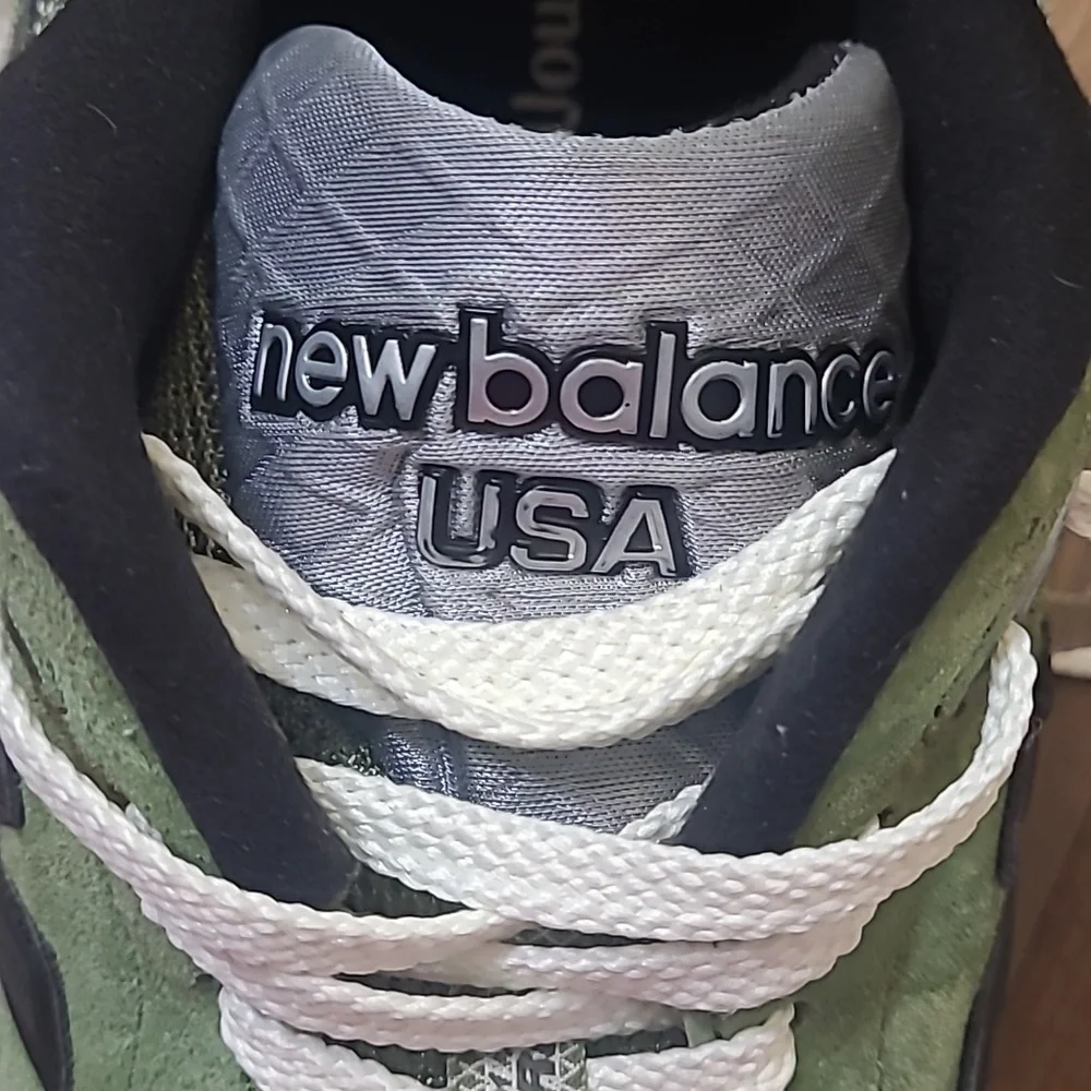 New Balance Men's Olive and‎ Black Sneakers